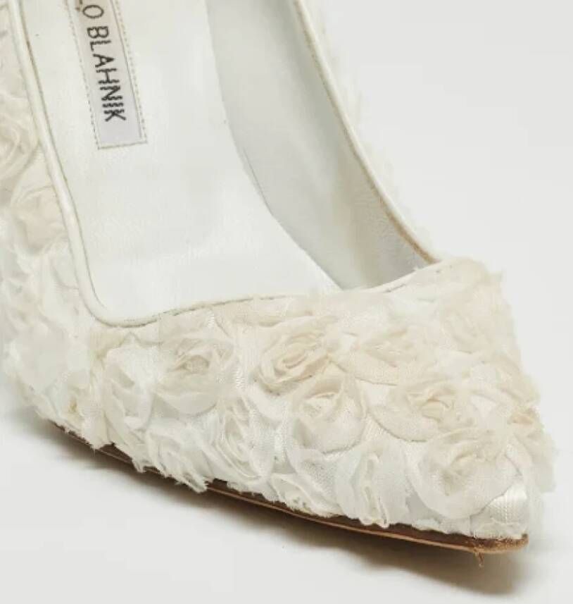 Manolo Blahnik Pre-owned Lace heels White Dames