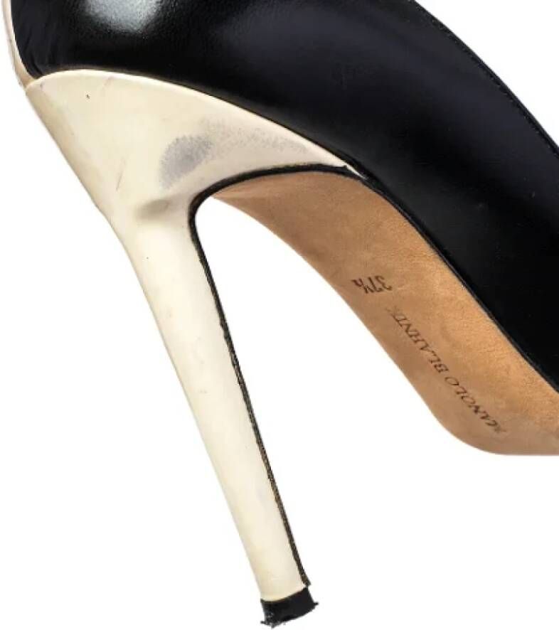 Manolo Blahnik Pre-owned Leather heels Black Dames