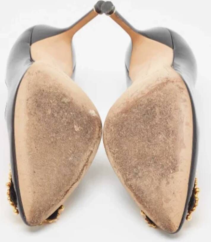 Manolo Blahnik Pre-owned Leather heels Black Dames