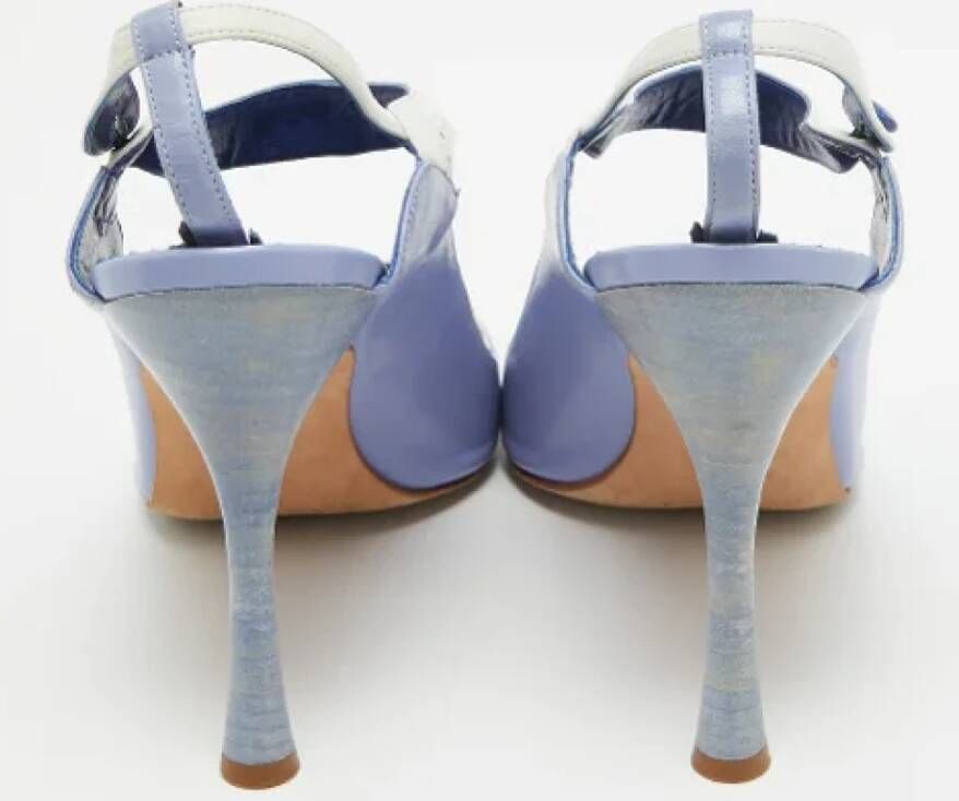 Manolo Blahnik Pre-owned Leather heels Blue Dames