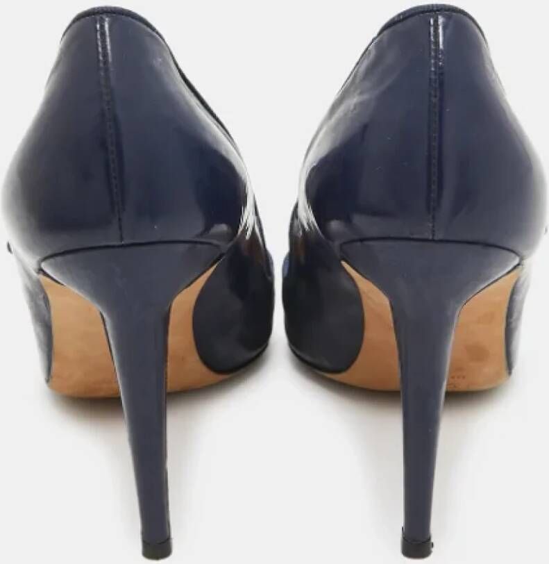 Manolo Blahnik Pre-owned Leather heels Blue Dames