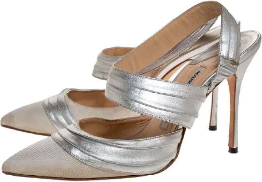 Manolo Blahnik Pre-owned Leather heels Gray Dames