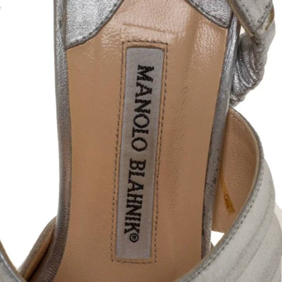 Manolo Blahnik Pre-owned Leather heels Gray Dames