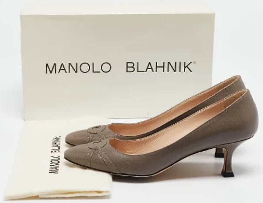 Manolo Blahnik Pre-owned Leather heels Gray Dames