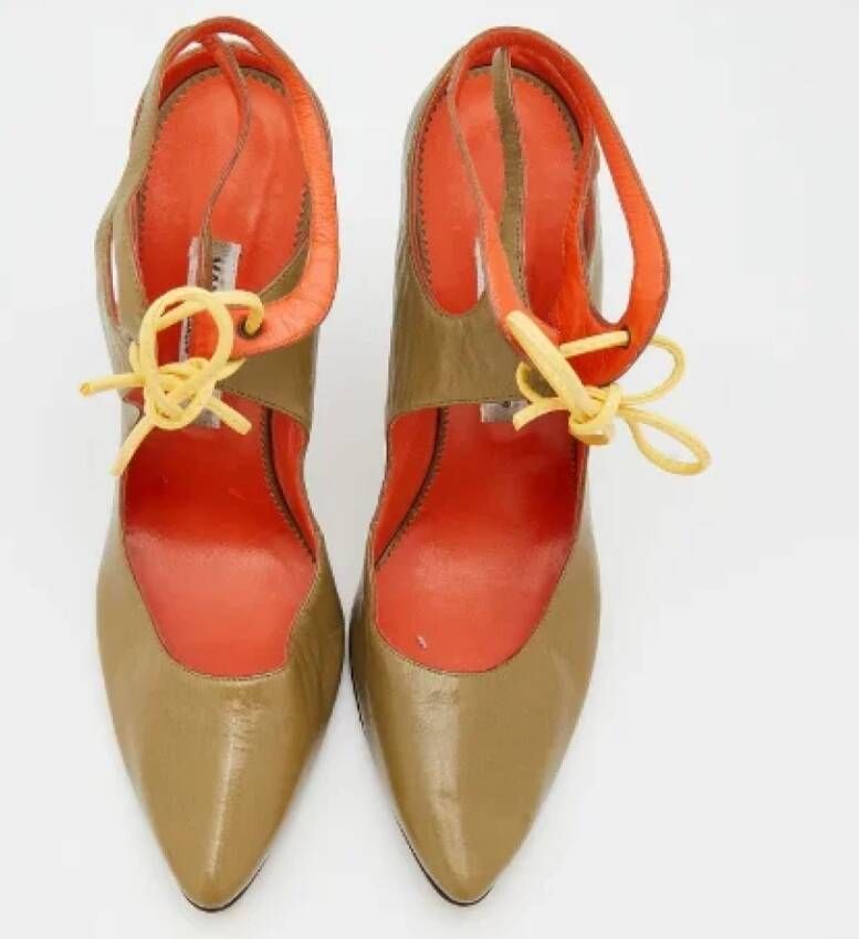 Manolo Blahnik Pre-owned Leather heels Green Dames