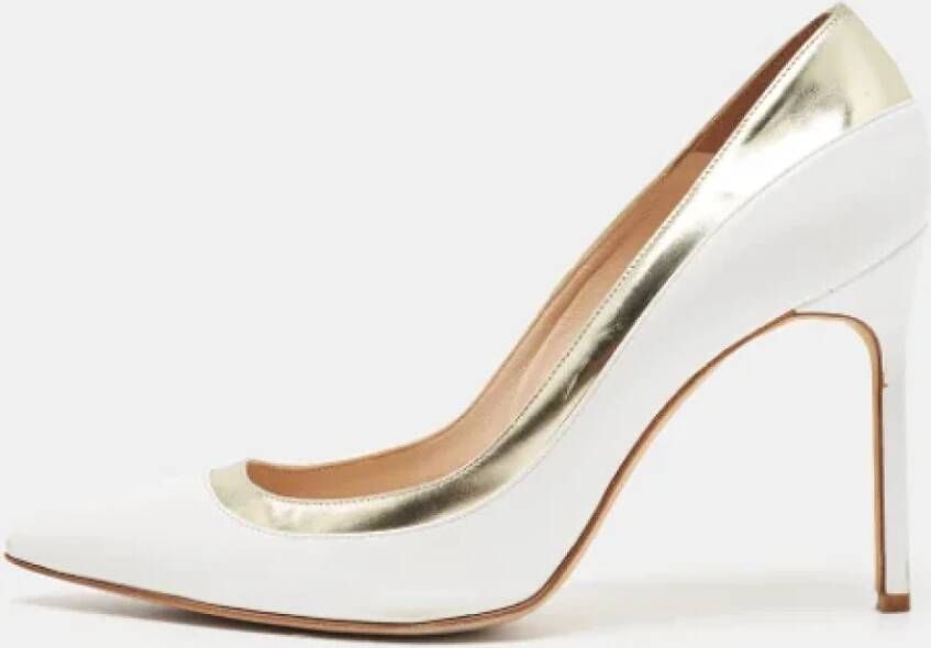 Manolo Blahnik Pre-owned Leather heels White Dames