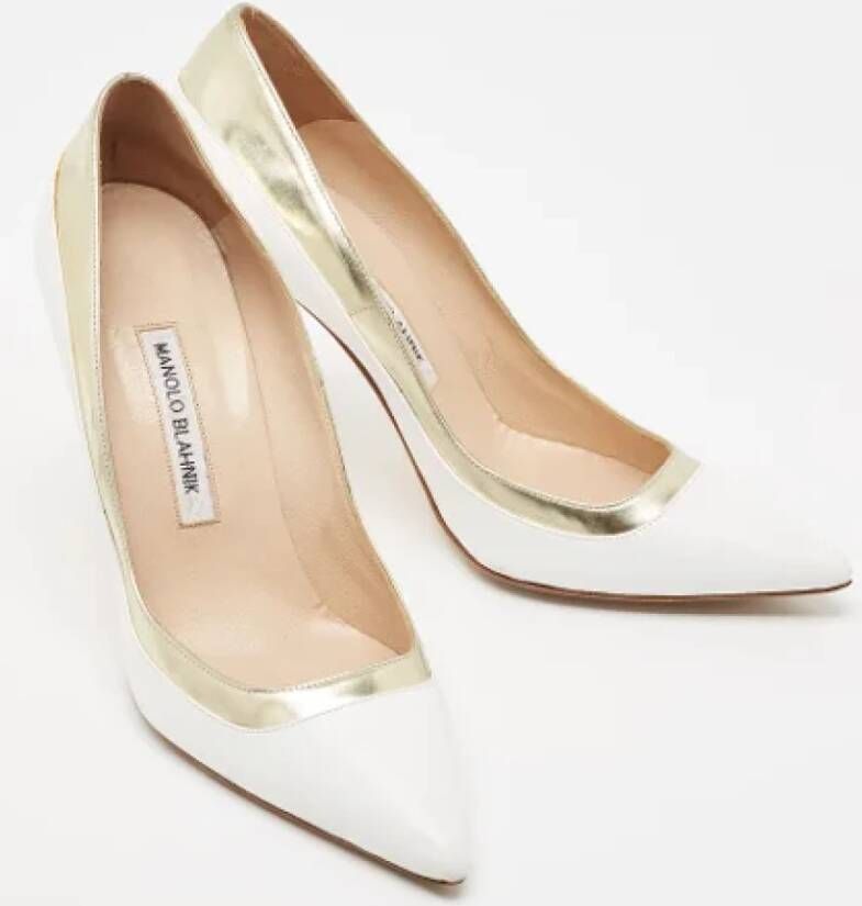 Manolo Blahnik Pre-owned Leather heels White Dames