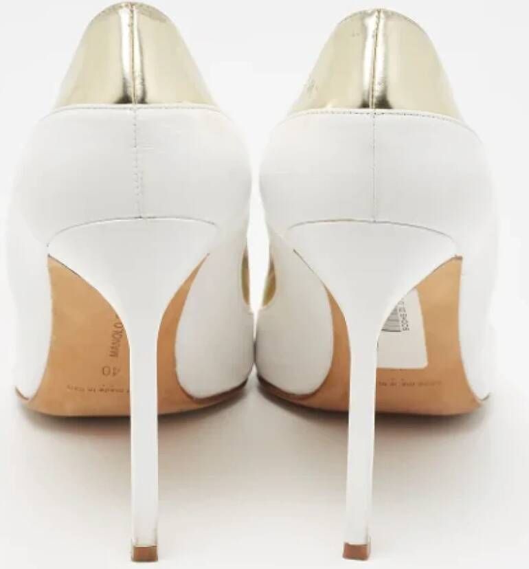 Manolo Blahnik Pre-owned Leather heels White Dames