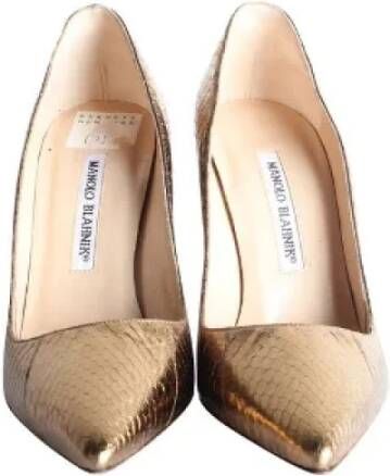 Manolo Blahnik Pre-owned Leather heels Yellow Dames