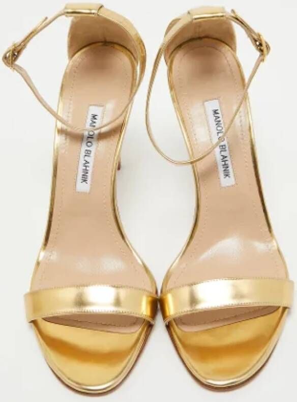 Manolo Blahnik Pre-owned Leather sandals Yellow Dames