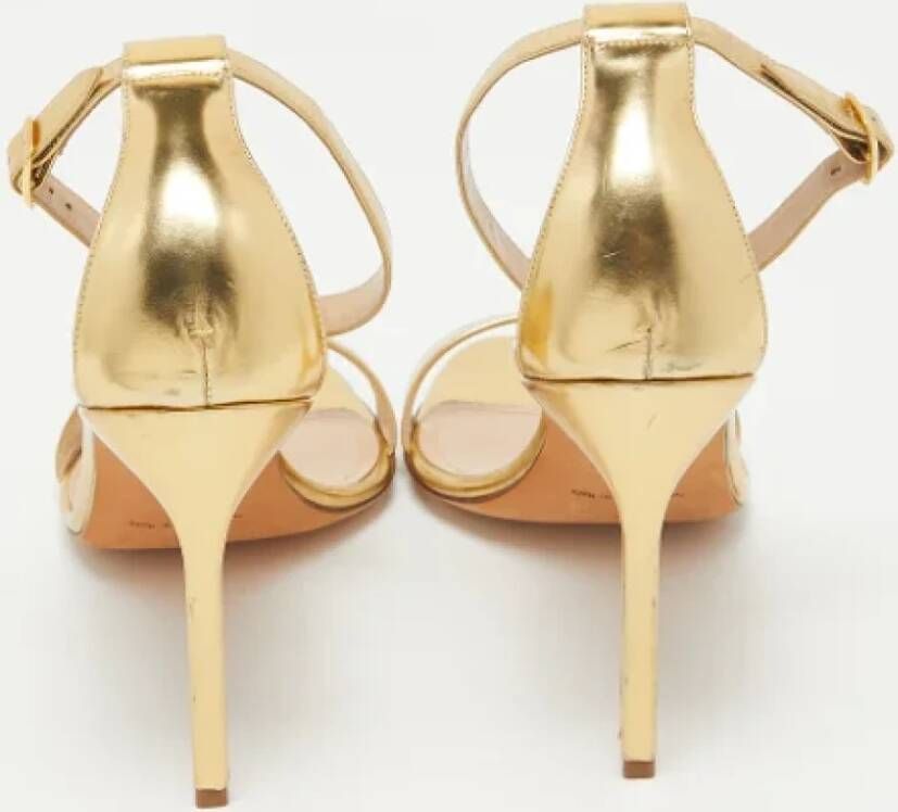 Manolo Blahnik Pre-owned Leather sandals Yellow Dames