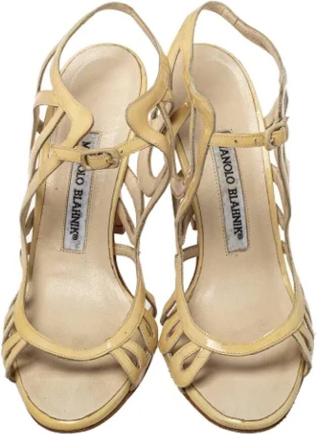 Manolo Blahnik Pre-owned Leather sandals Yellow Dames