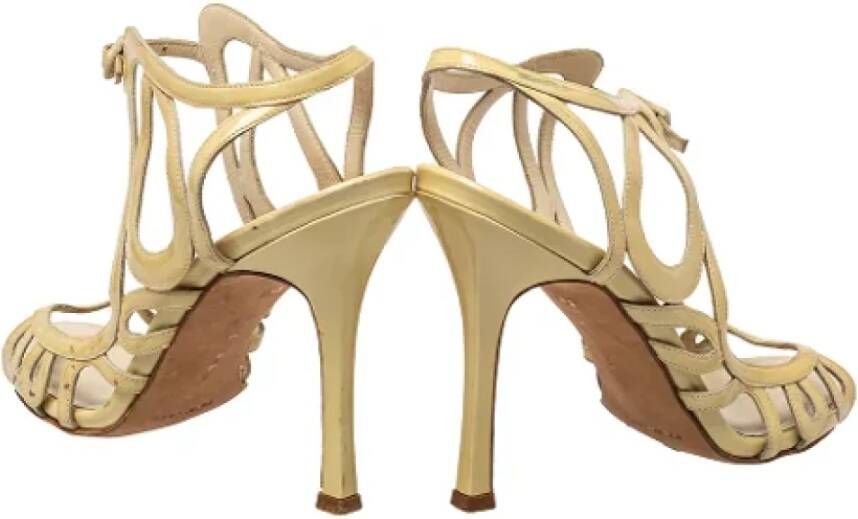 Manolo Blahnik Pre-owned Leather sandals Yellow Dames