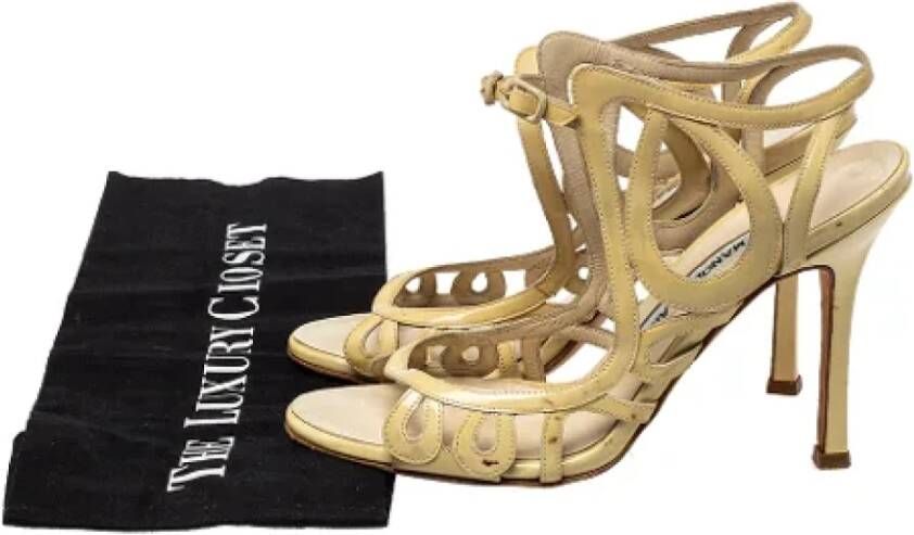 Manolo Blahnik Pre-owned Leather sandals Yellow Dames