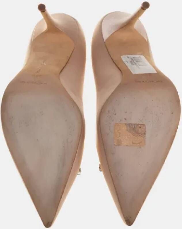 Manolo Blahnik Pre-owned Satin heels Beige Dames