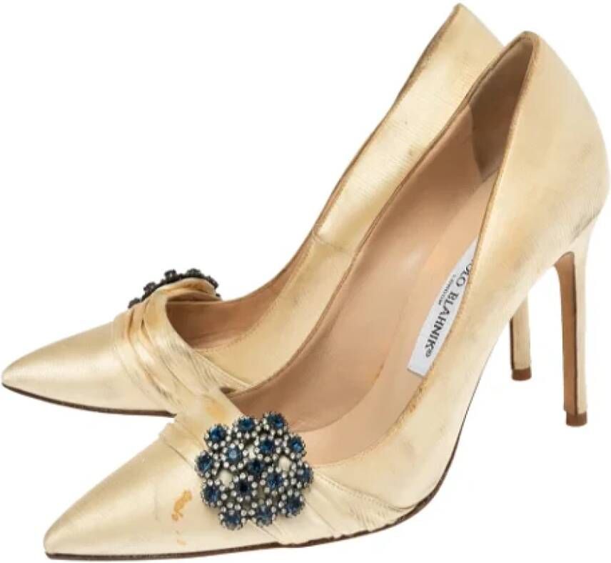 Manolo Blahnik Pre-owned Satin heels Beige Dames