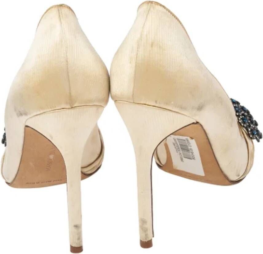 Manolo Blahnik Pre-owned Satin heels Beige Dames