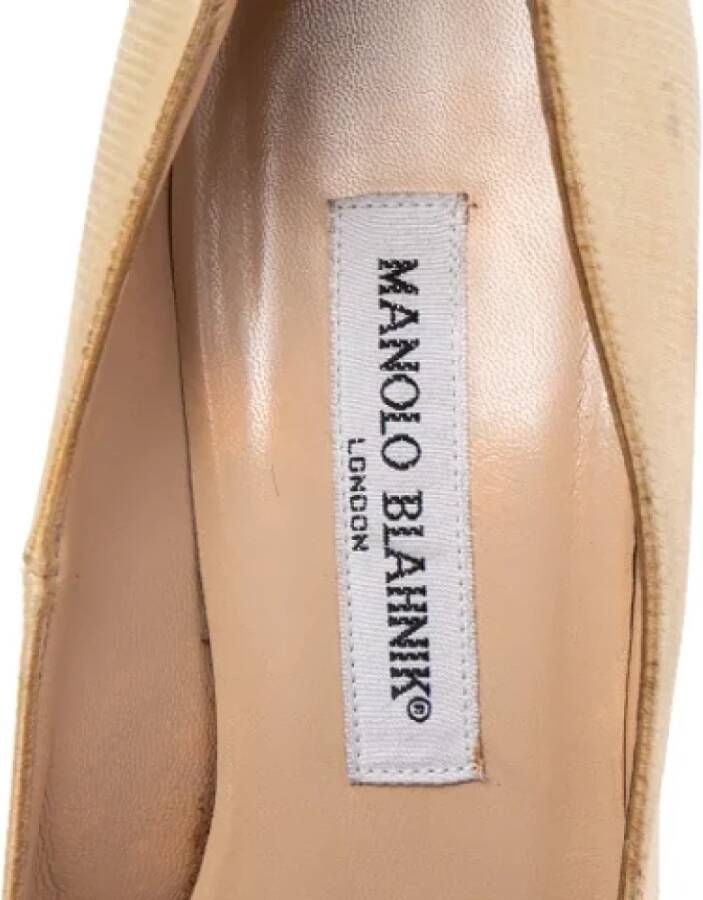 Manolo Blahnik Pre-owned Satin heels Beige Dames