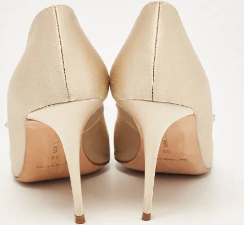 Manolo Blahnik Pre-owned Satin heels Beige Dames