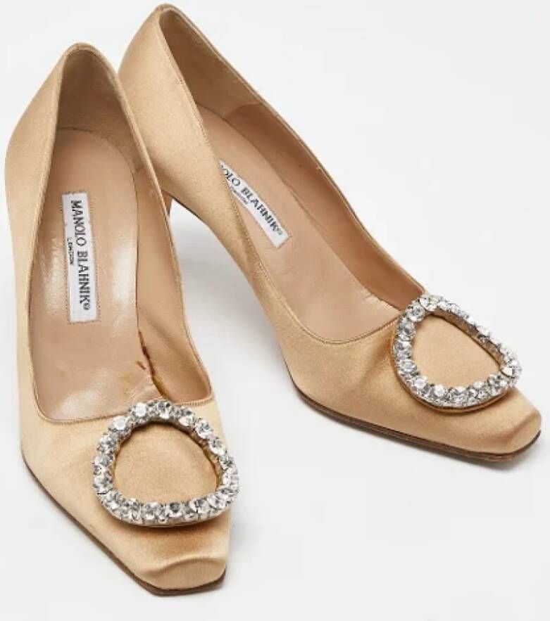 Manolo Blahnik Pre-owned Satin heels Beige Dames