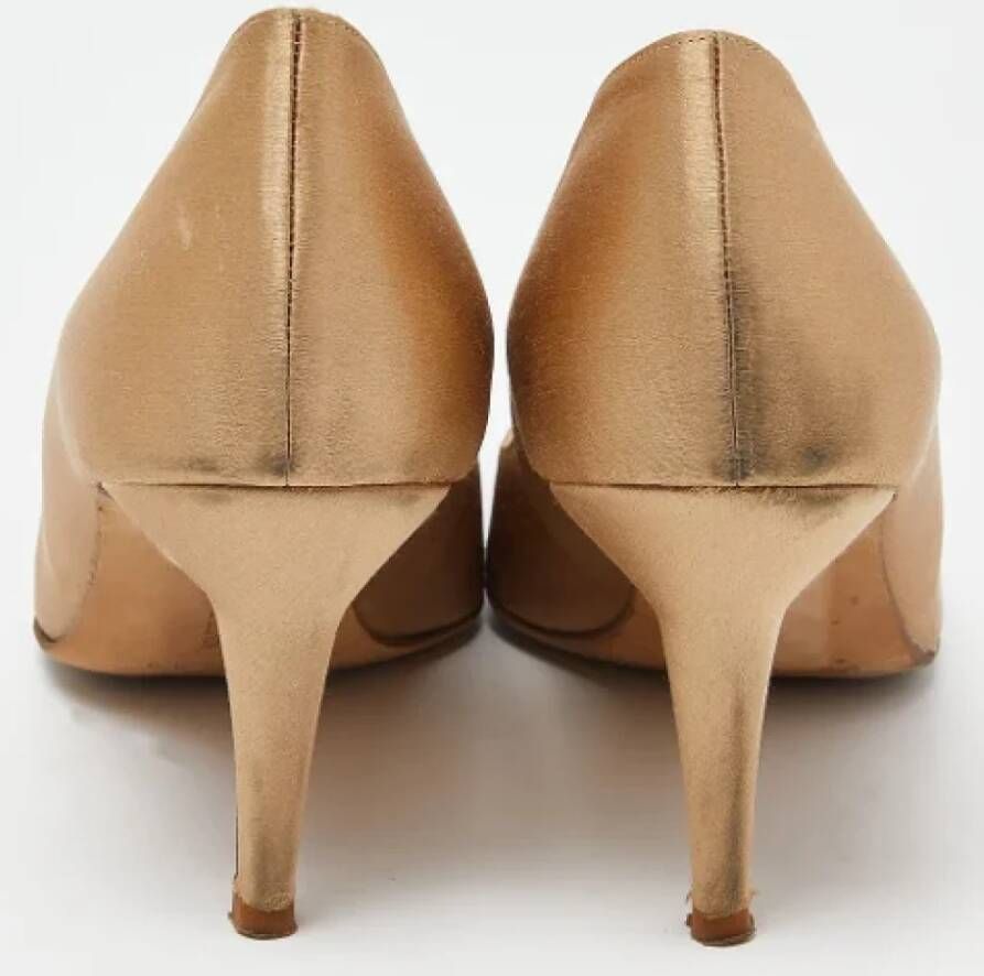 Manolo Blahnik Pre-owned Satin heels Beige Dames