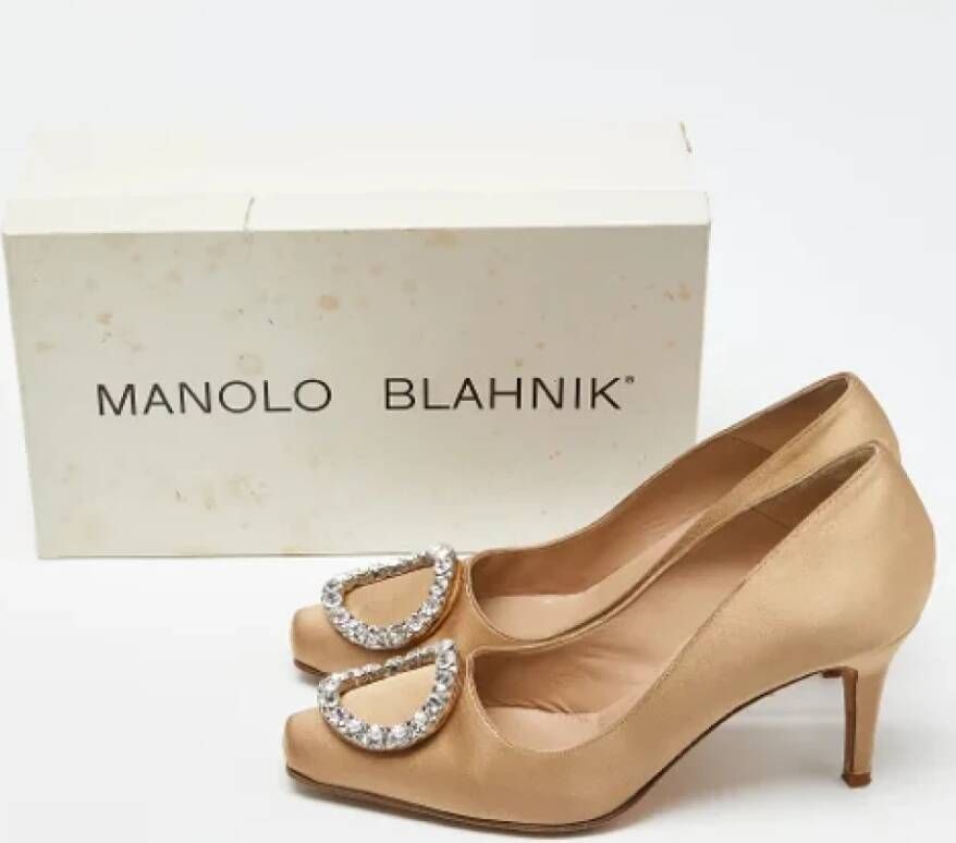 Manolo Blahnik Pre-owned Satin heels Beige Dames