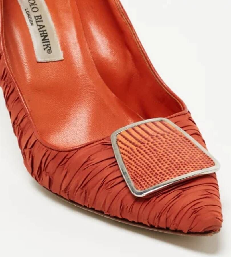 Manolo Blahnik Pre-owned Satin heels Orange Dames