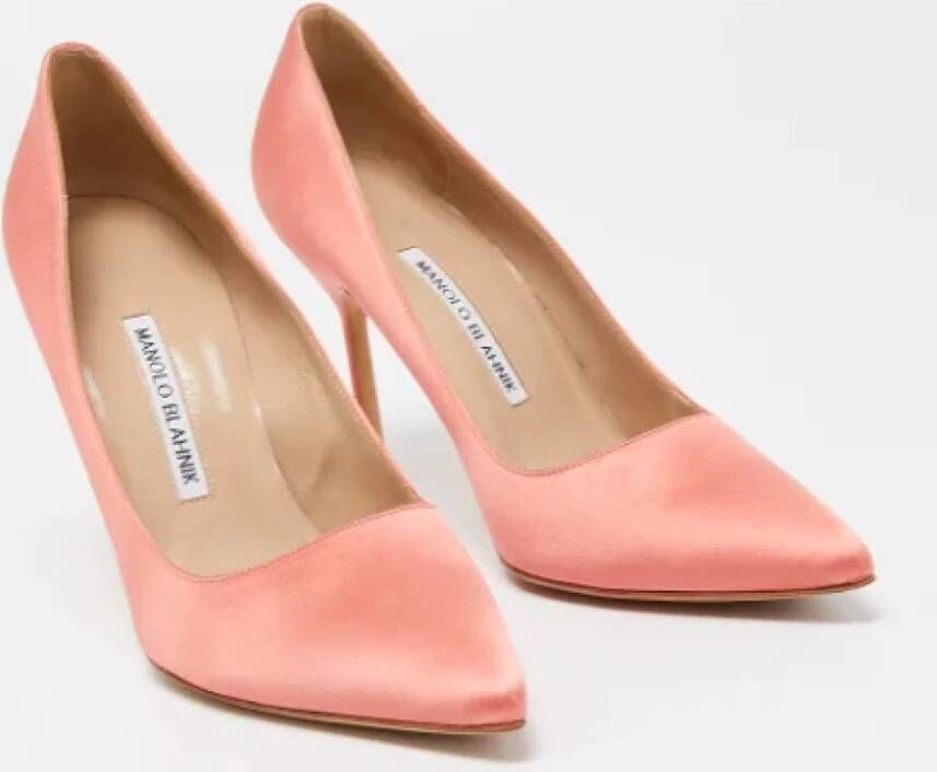 Manolo Blahnik Pre-owned Satin heels Pink Dames