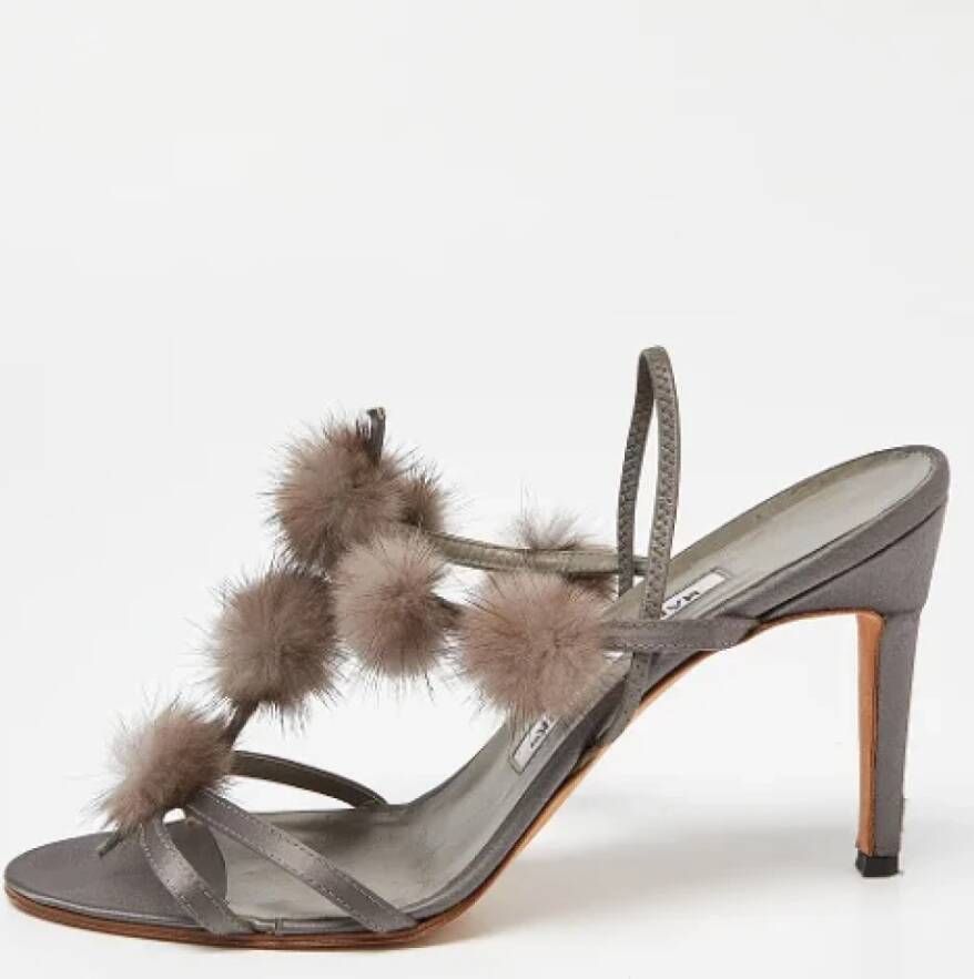 Manolo Blahnik Pre-owned Satin sandals Gray Dames