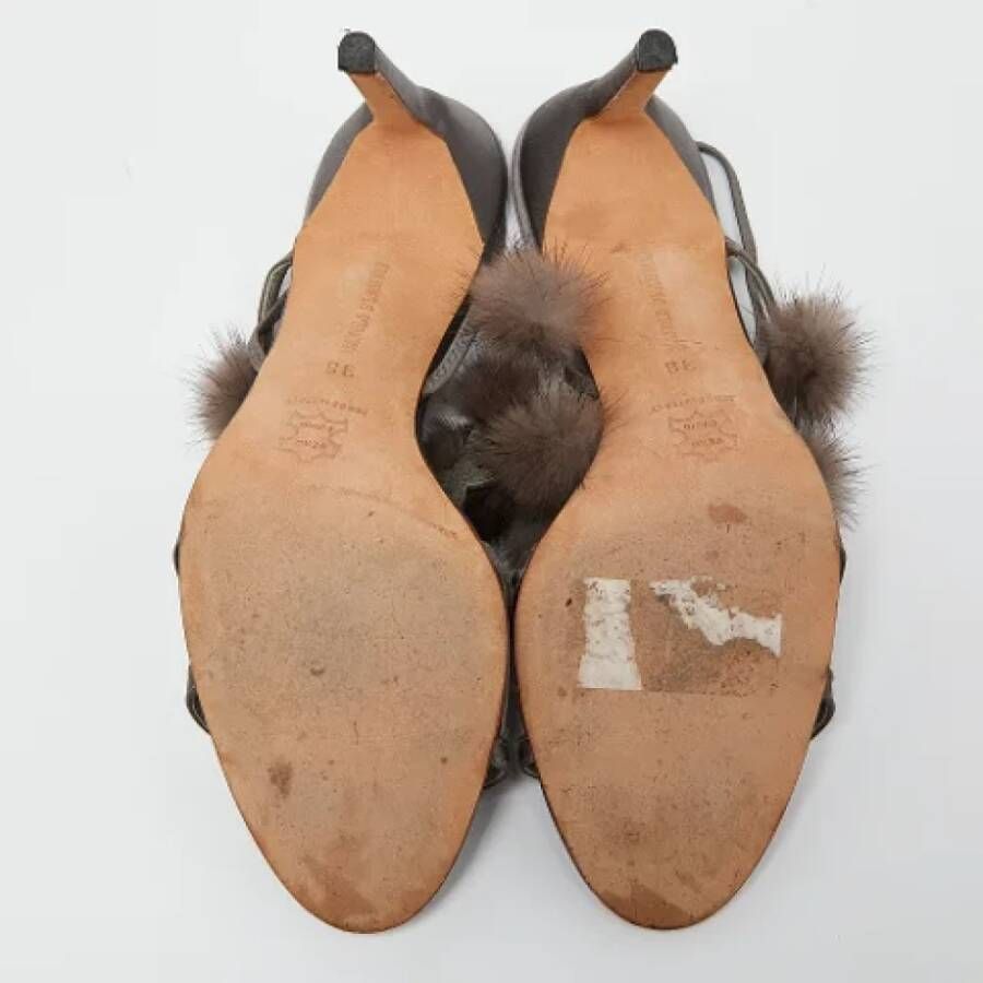 Manolo Blahnik Pre-owned Satin sandals Gray Dames