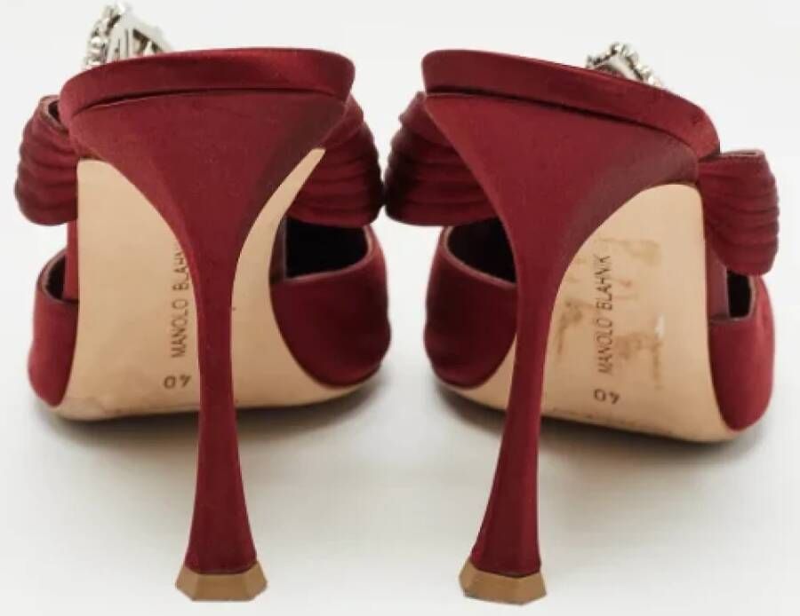 Manolo Blahnik Pre-owned Satin sandals Red Dames