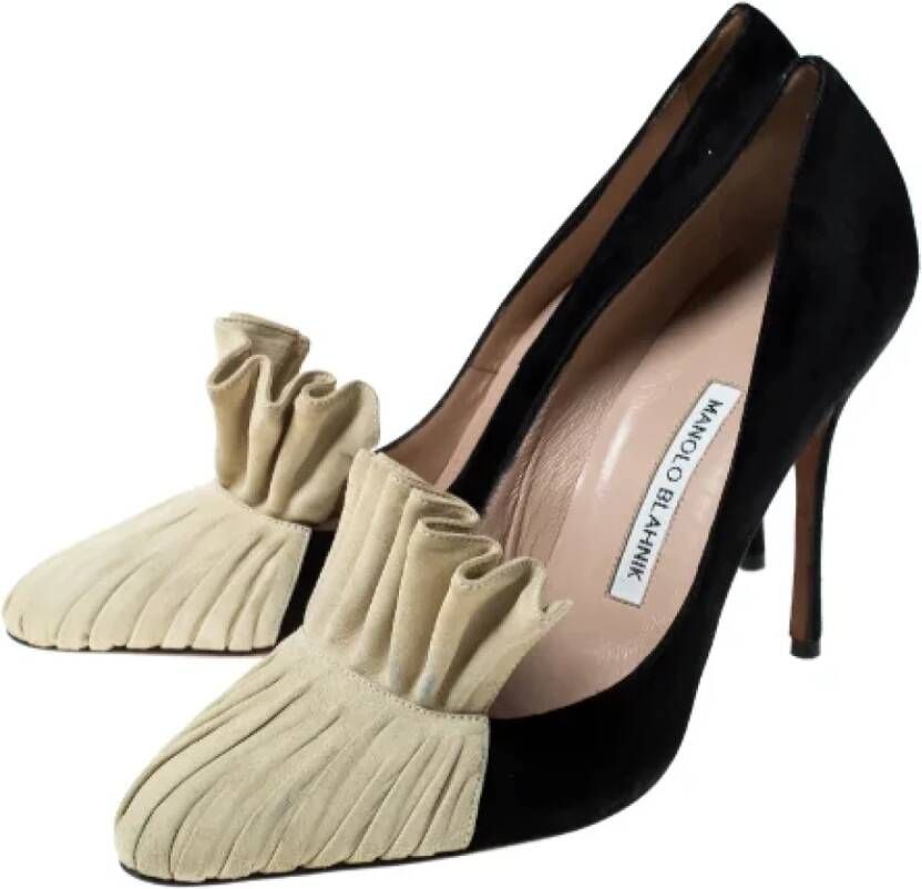 Manolo Blahnik Pre-owned Suede heels Black Dames