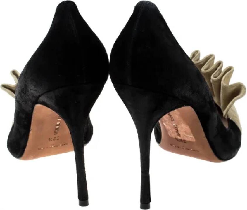 Manolo Blahnik Pre-owned Suede heels Black Dames