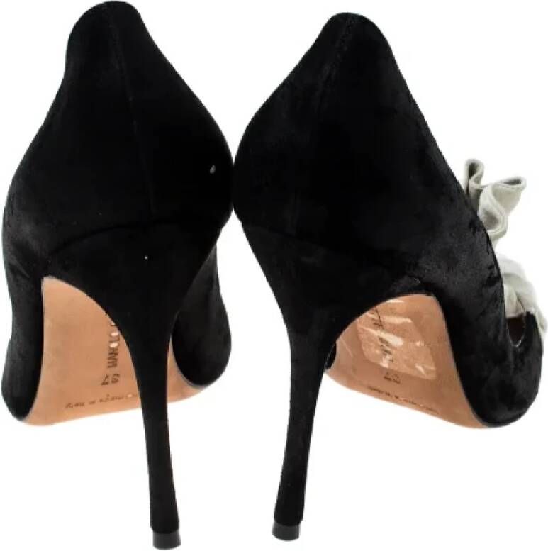 Manolo Blahnik Pre-owned Suede heels Black Dames