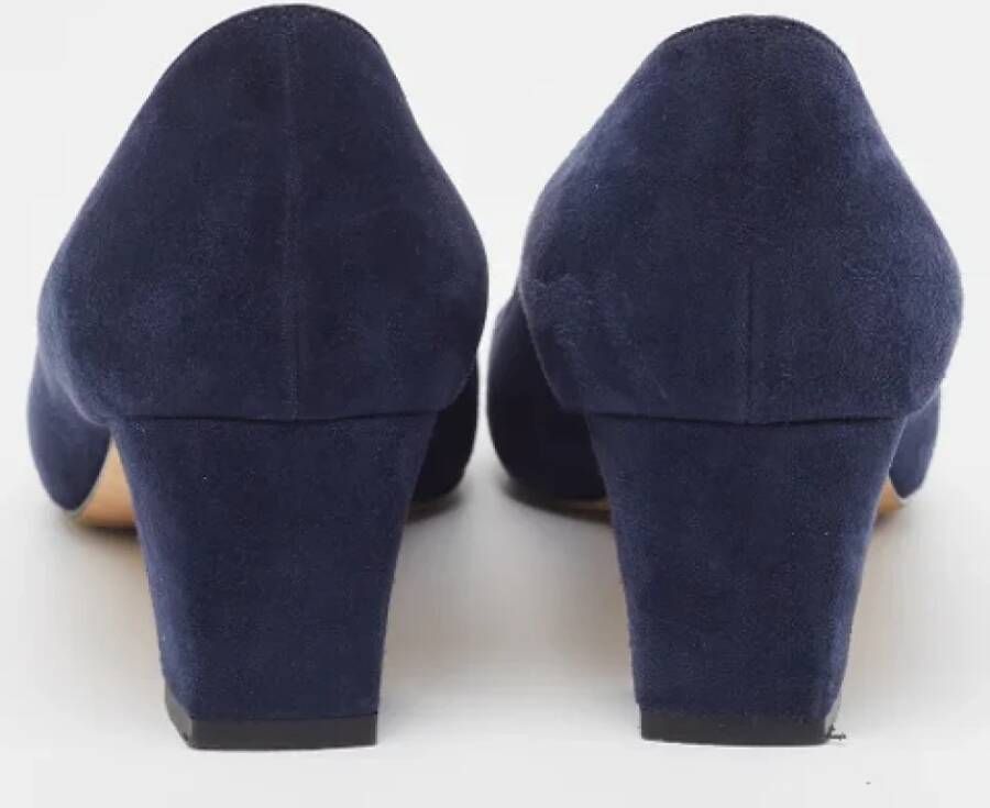 Manolo Blahnik Pre-owned Suede heels Blue Dames