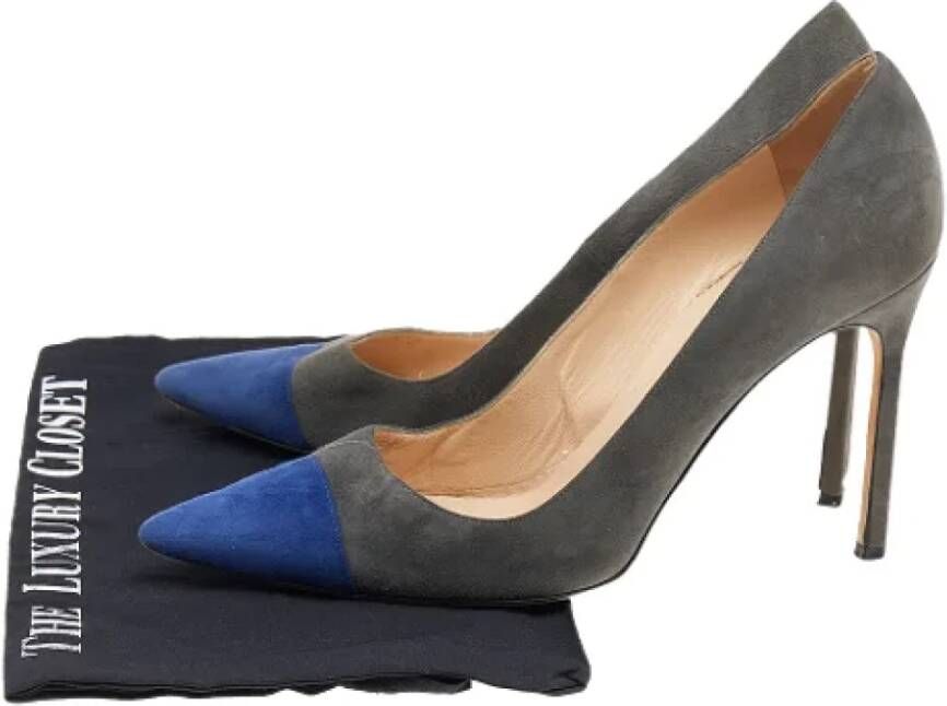 Manolo Blahnik Pre-owned Suede heels Gray Dames