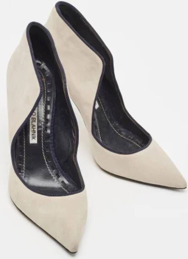 Manolo Blahnik Pre-owned Suede heels Gray Dames