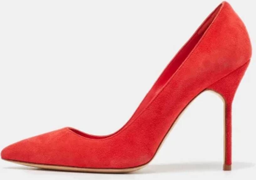 Manolo Blahnik Pre-owned Suede heels Red Dames