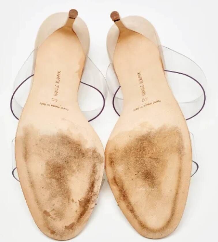 Manolo Blahnik Pre-owned Suede sandals Beige Dames