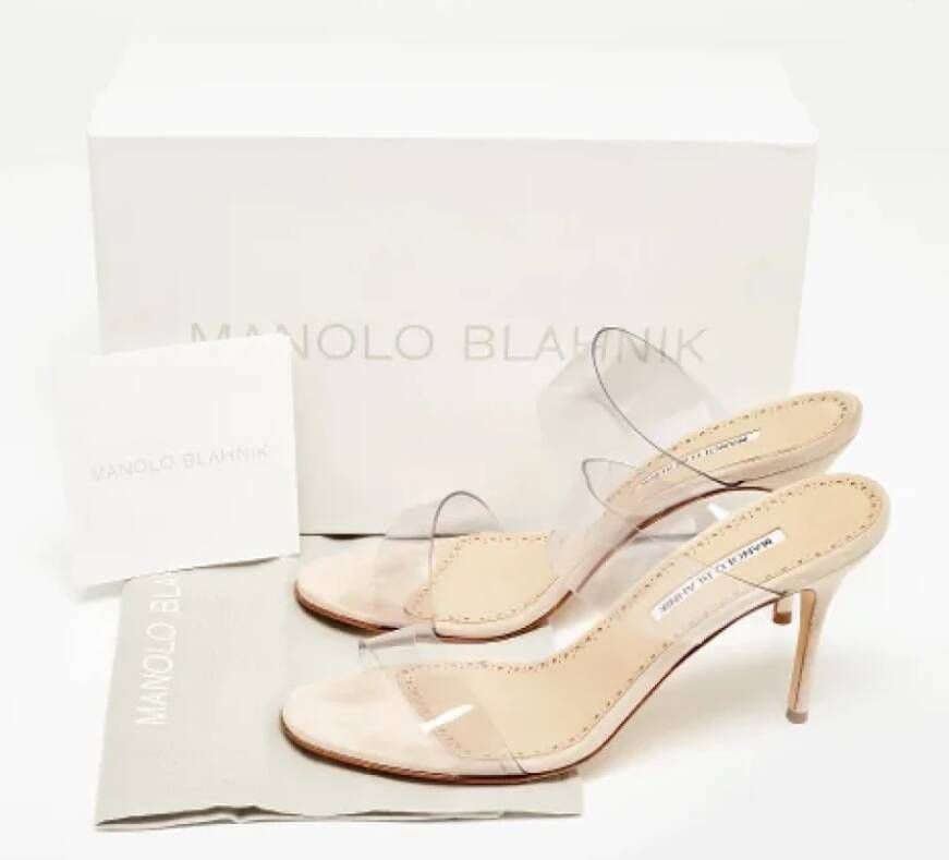 Manolo Blahnik Pre-owned Suede sandals Beige Dames