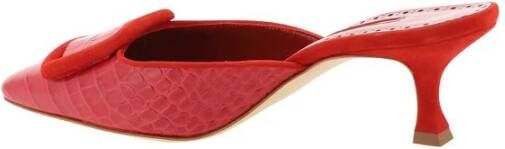 Manolo Blahnik Pumps van krokoleer met gesp Red Dames