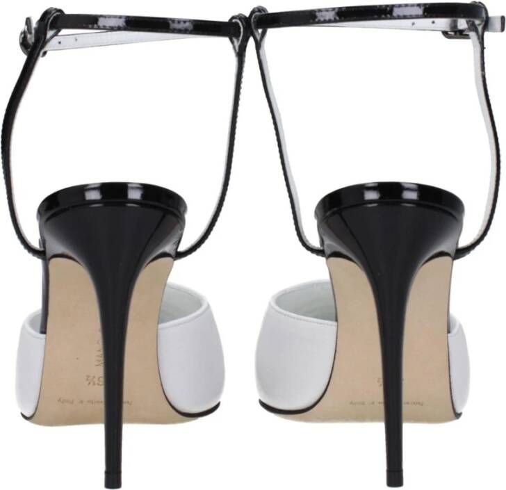 Manolo Blahnik Witte leren puntige neus sandalen met gesp