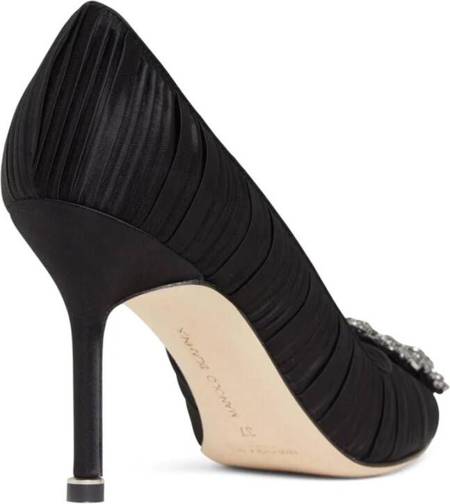 Manolo Blahnik Zwarte Zijden Pumps met Puntige Neus
