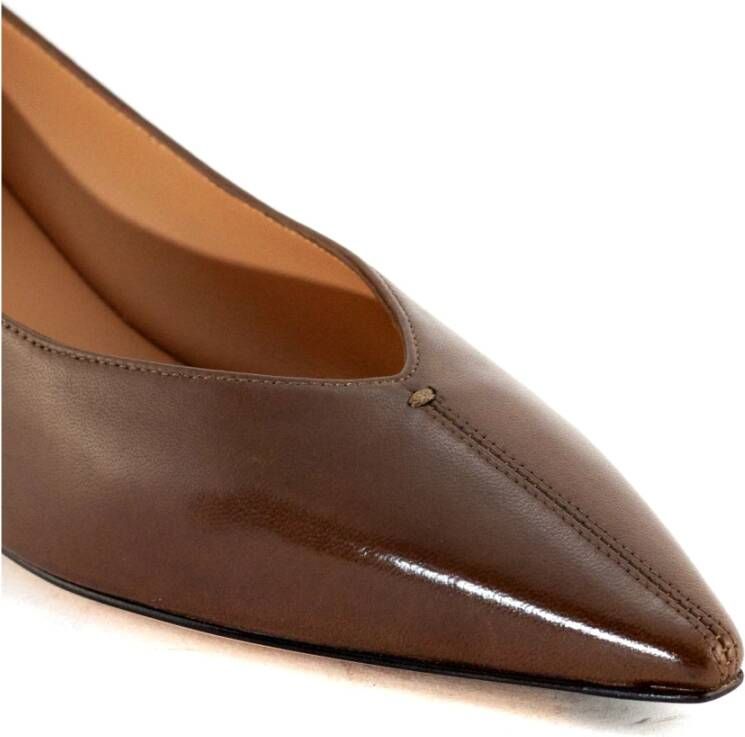 Mara Bini Bruine leren pumps met lage hak