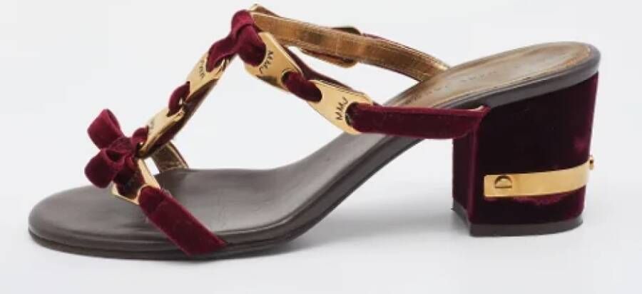 Marc Jacobs Pre-owned Velvet sandals Red Dames