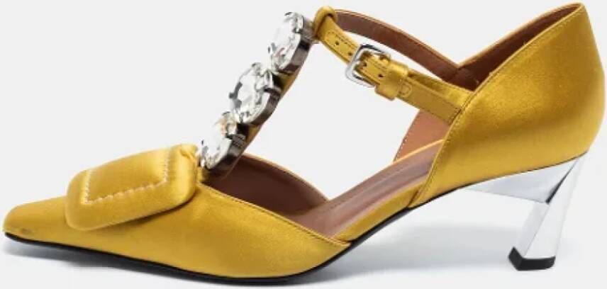 Marni Pre-owned Satin heels Yellow Dames