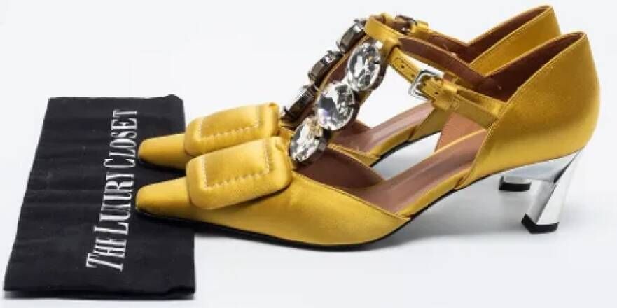 Marni Pre-owned Satin heels Yellow Dames