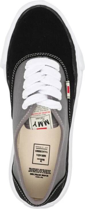 Mihara Yasuhiro Zwarte canvas sneakers met contrastdetail