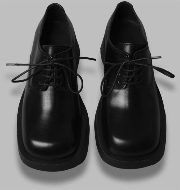 Miista Zwarte platte schoenen Althea Brogues