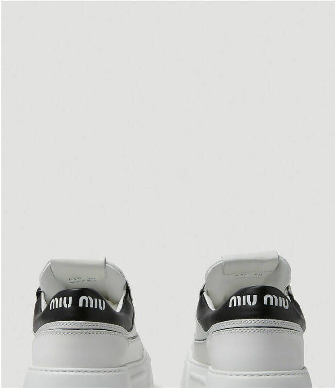 Miu Logo Patch Sneakers Wit Dames